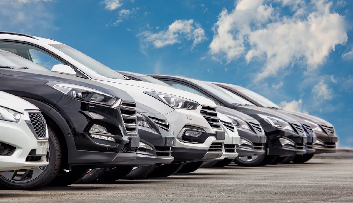 Vuelven a subir las ventas, pero con trampa, y mucha novedad entre las marcas y coches más vendidos