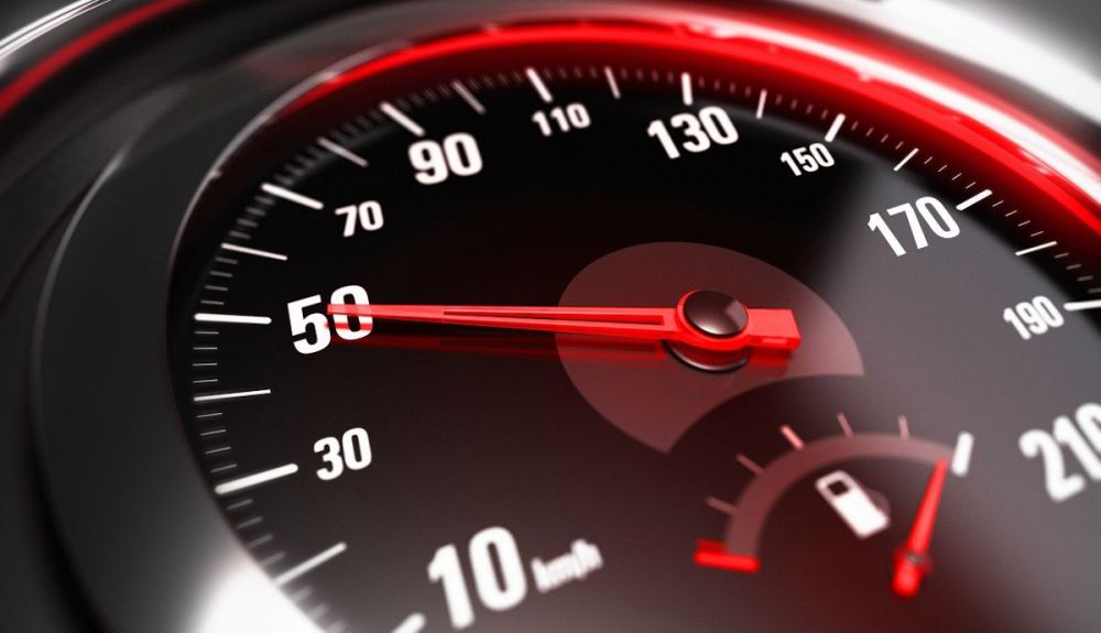 Esta es la velocidad exacta con la que ahorras gasolina al circular y más trucos para bajar consumo