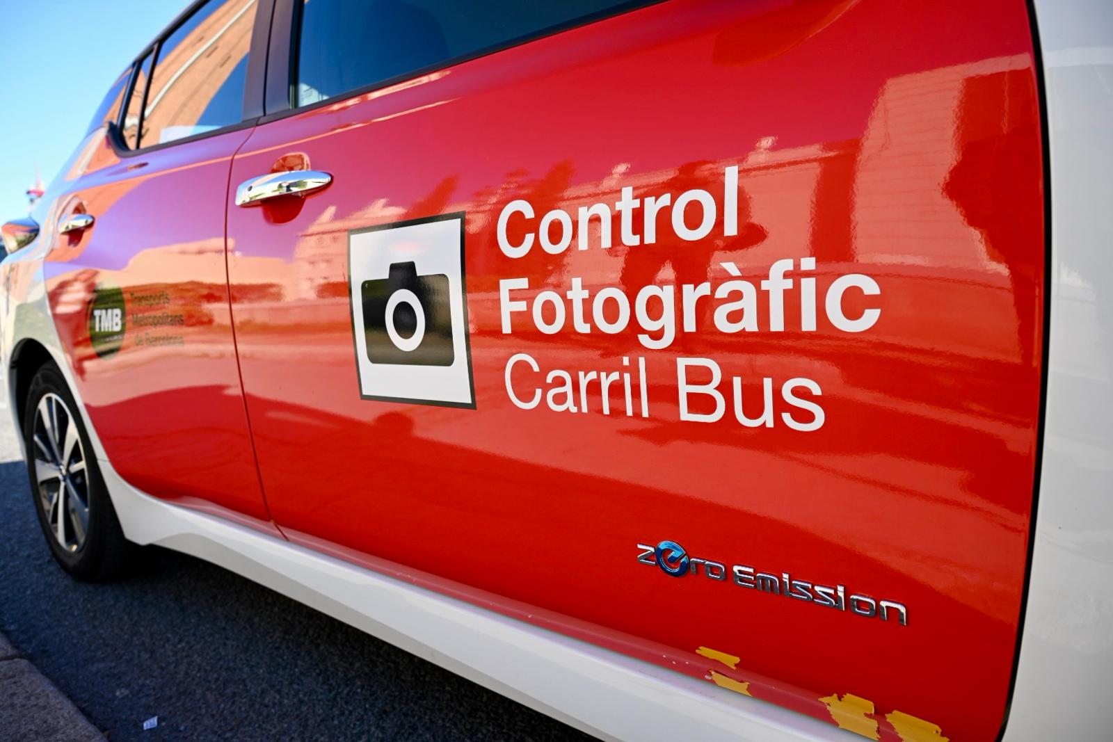 Así es el nuevo coche con cámaras que multa en el carril bus en Barcelona