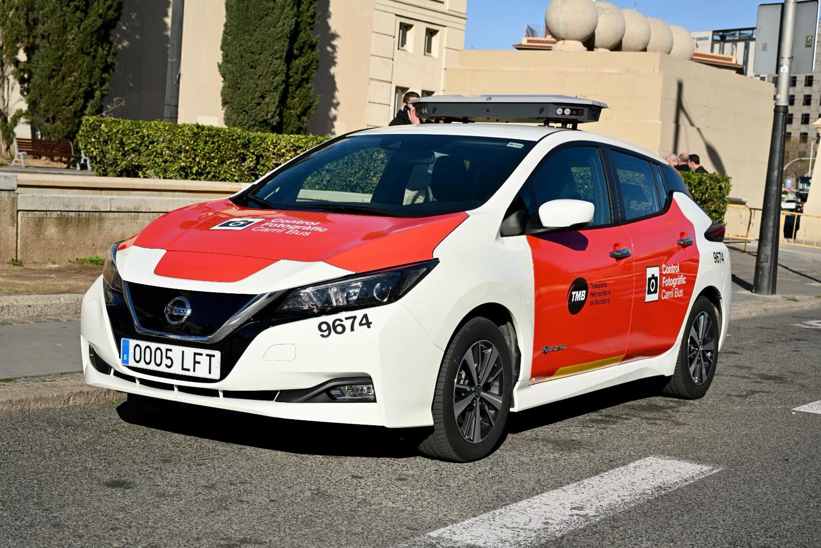 Así es el nuevo coche con cámaras que multa en el carril bus en Barcelona