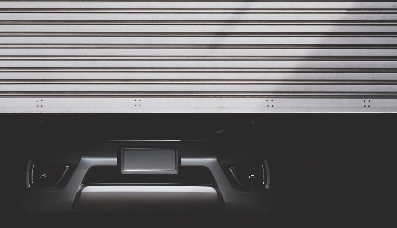 La Justicia interviene y confirma si se puede aparcar o no un coche en un trastero si cabe