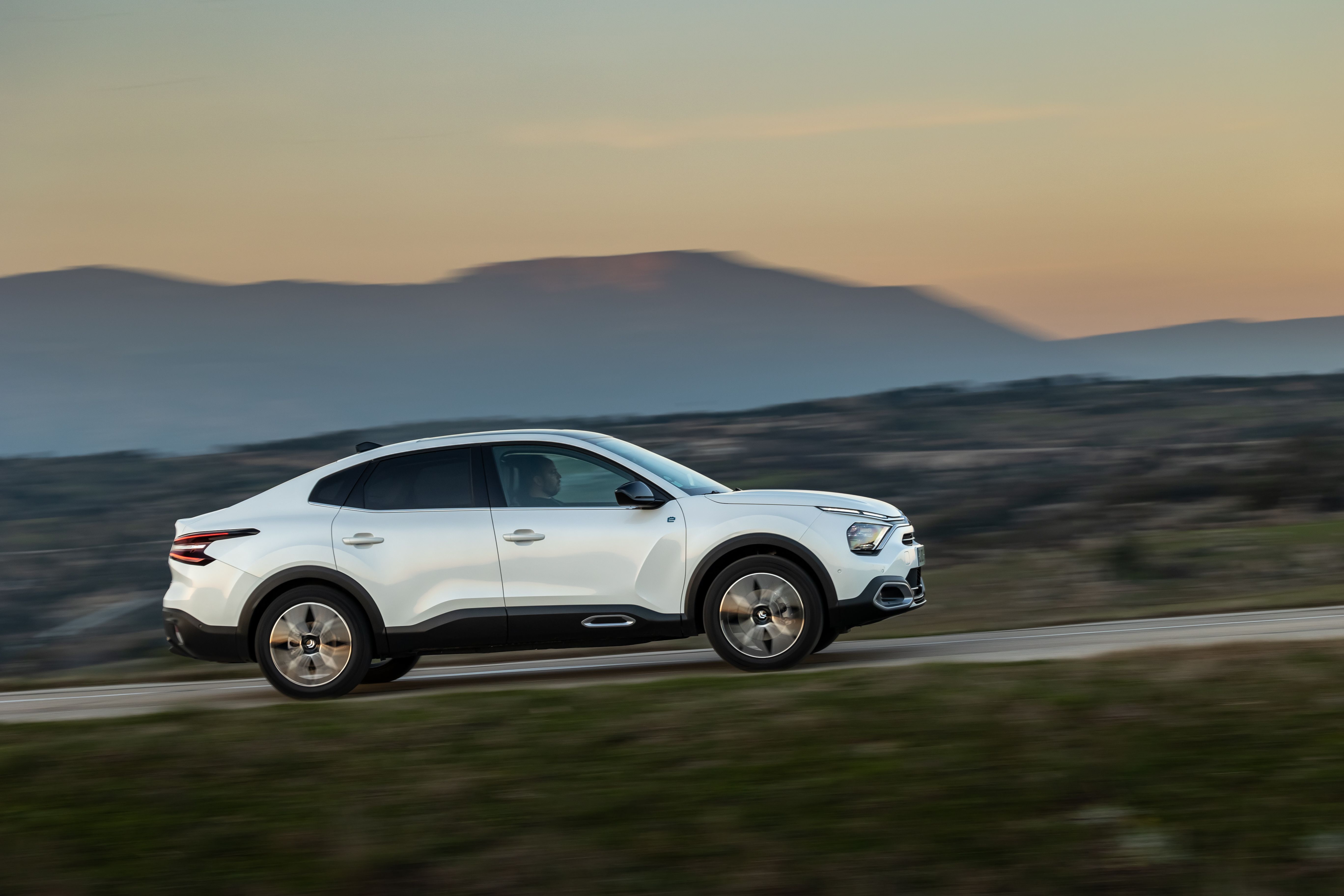 Citroën C4 y C4X Hybrid eDSC6 y EV/156: hola, sentido común.