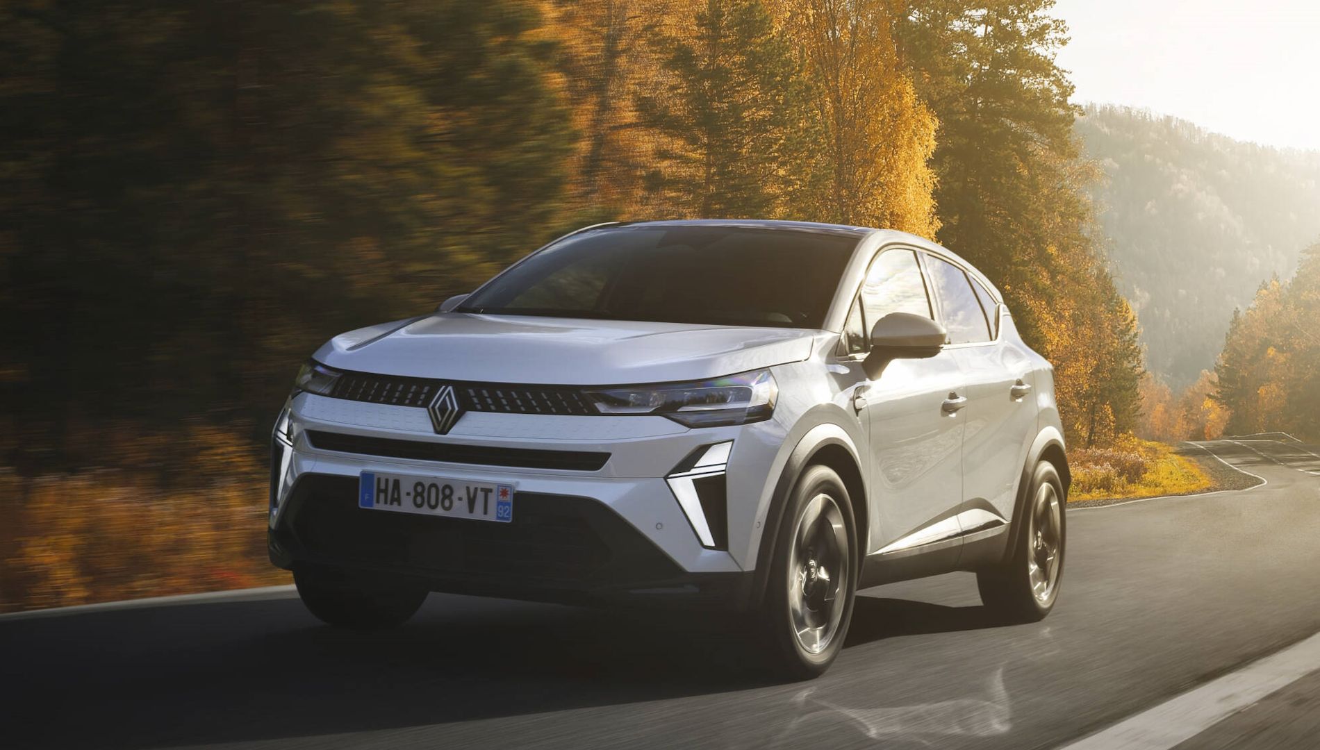 Es uno de los SUV más vendidos y ahora mejora en casi todo, así es el nuevo Renault Captur 2024