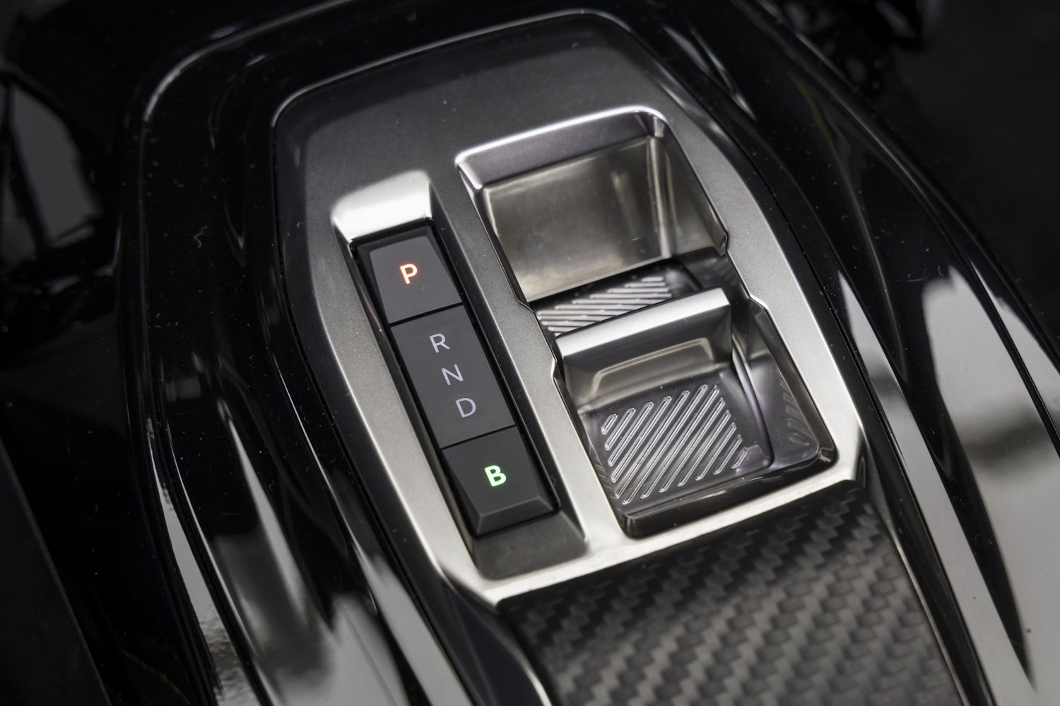 Peugeot E-2008 GT 115 kW