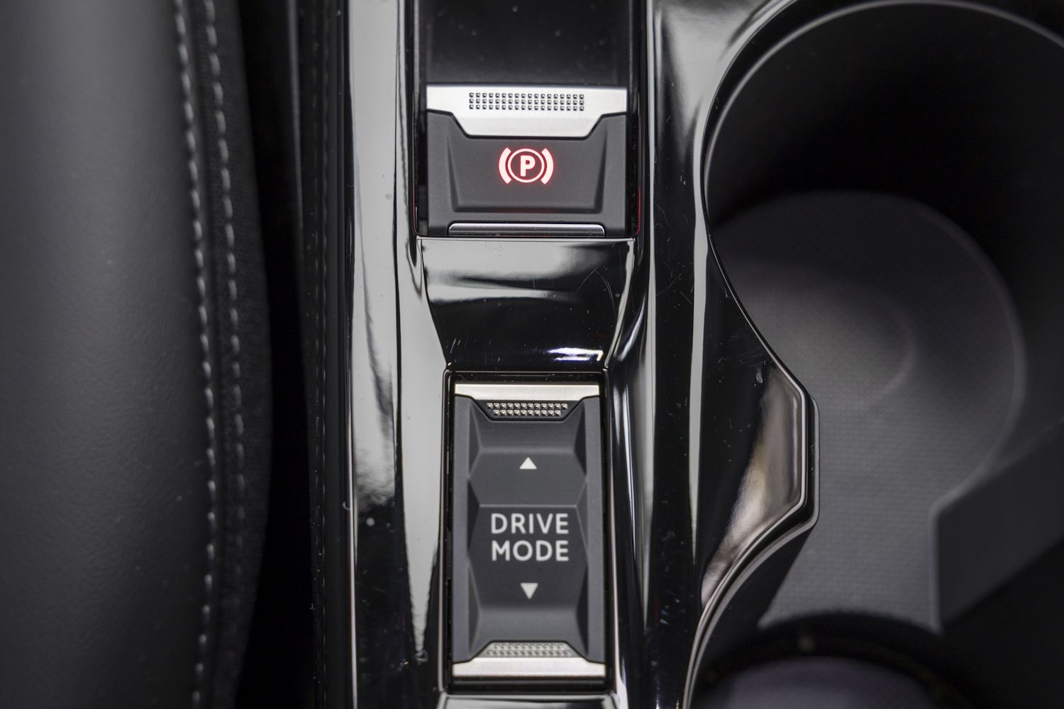 Peugeot E-2008 GT 115 kW