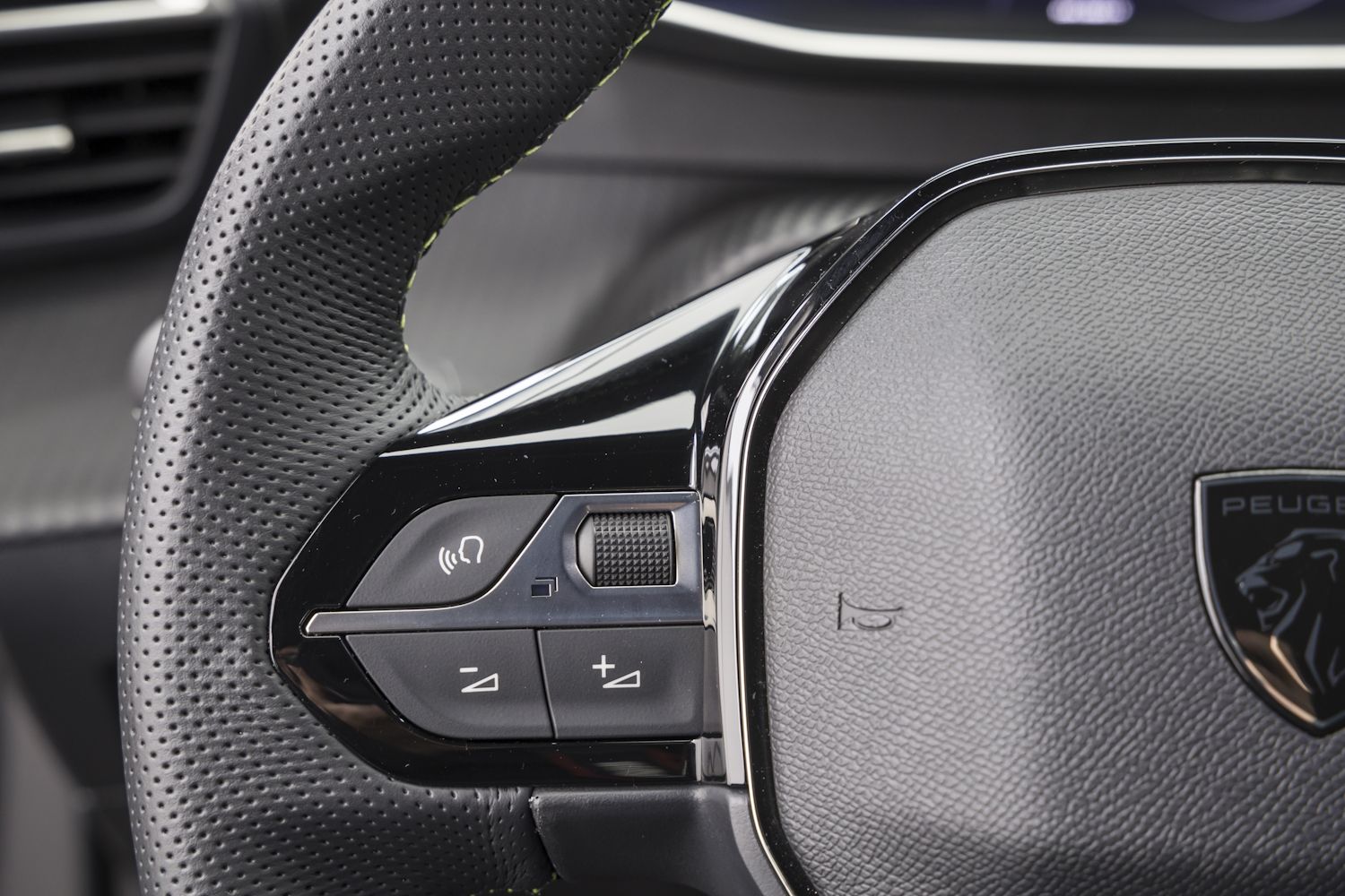 Peugeot E-2008 GT 115 kW
