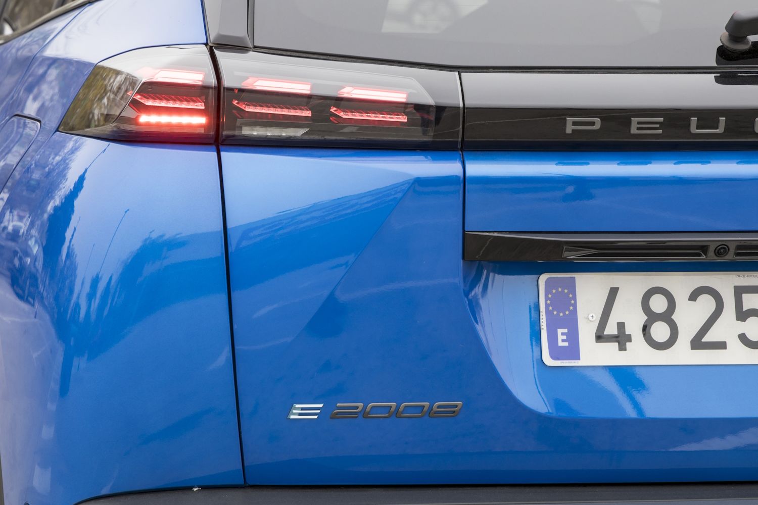 Peugeot E-2008 GT 115 kW
