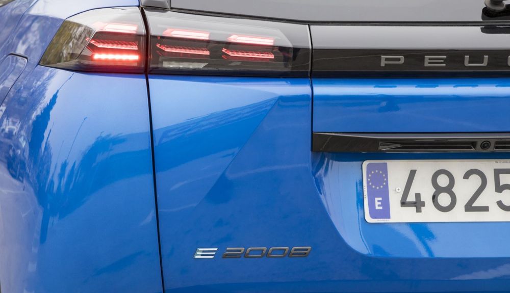 Peugeot E-2008 GT 115 kW Peugeot E-2008 GT 115 kW