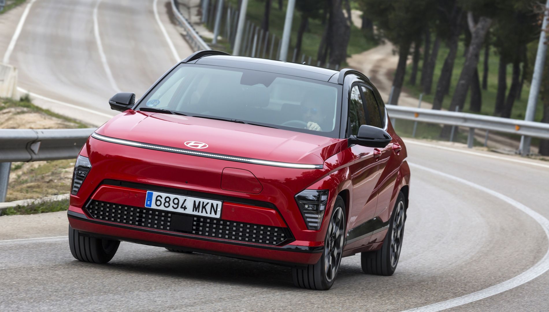 Probamos un SUV eléctrico que traspasa fronteras como vehículo de familia, así es el Hyundai Kona