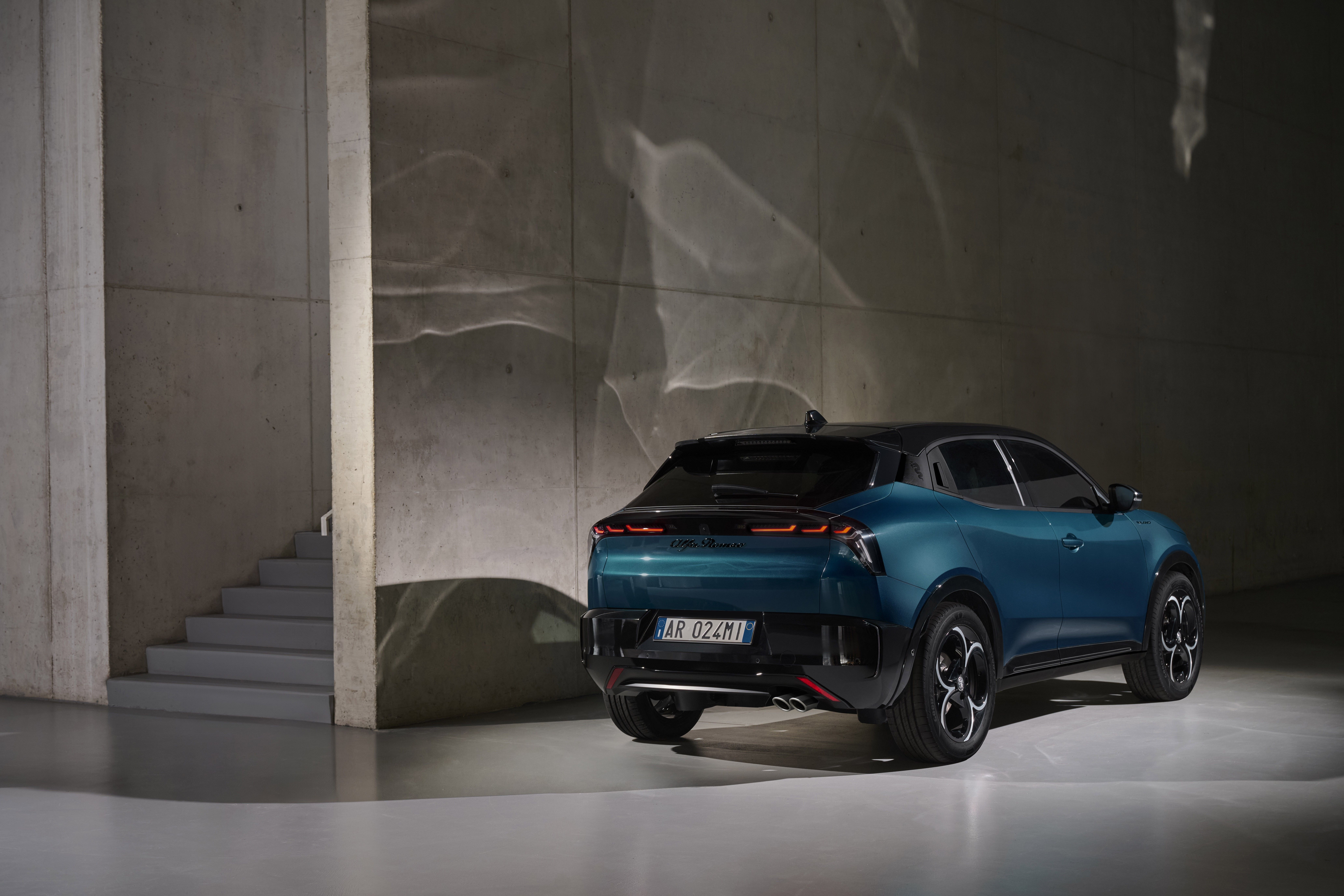 Alfa Romeo Junior Ibrida Q4