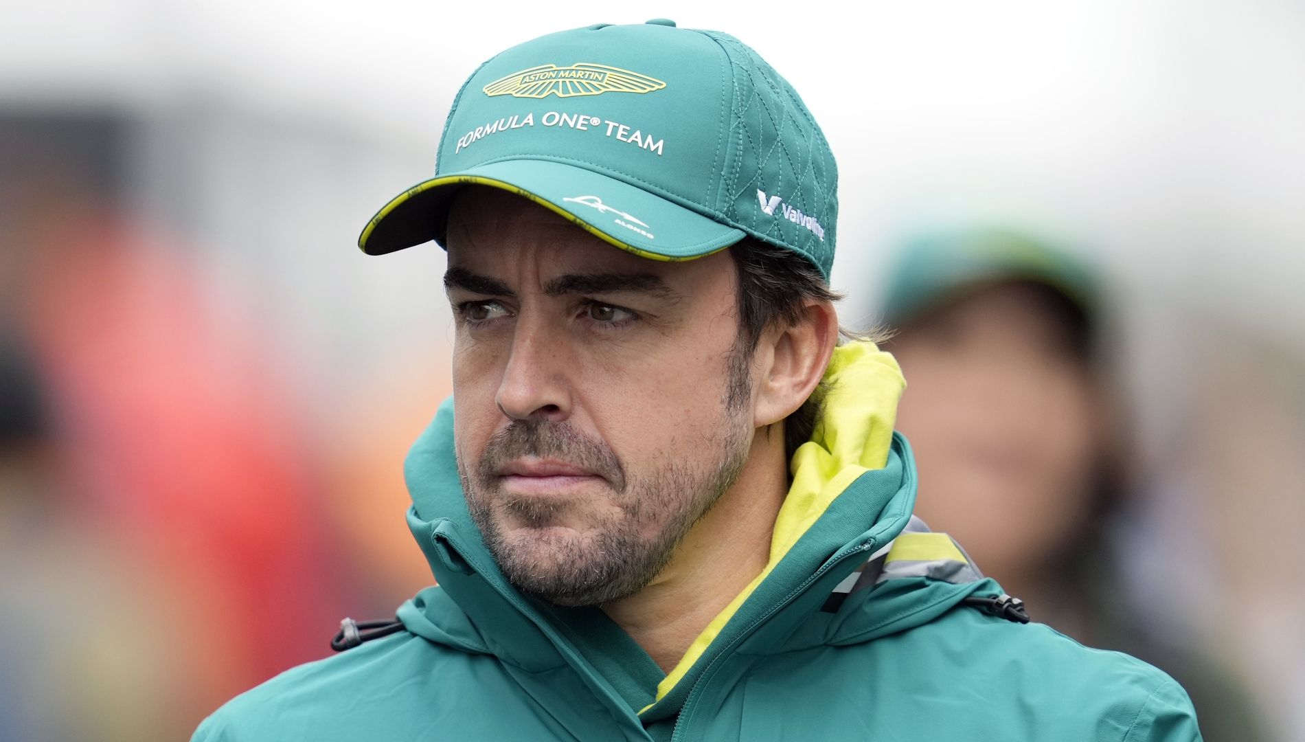 Fernando Alonso renueva con Aston Martin