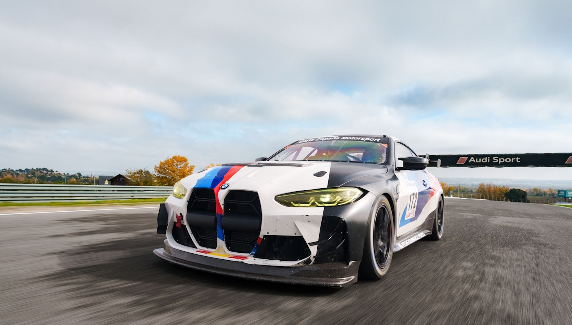Probamos en el Jarama el BMW campeón del GT CER, nuestras opiniones de un M4 GT4, ¡brutal!