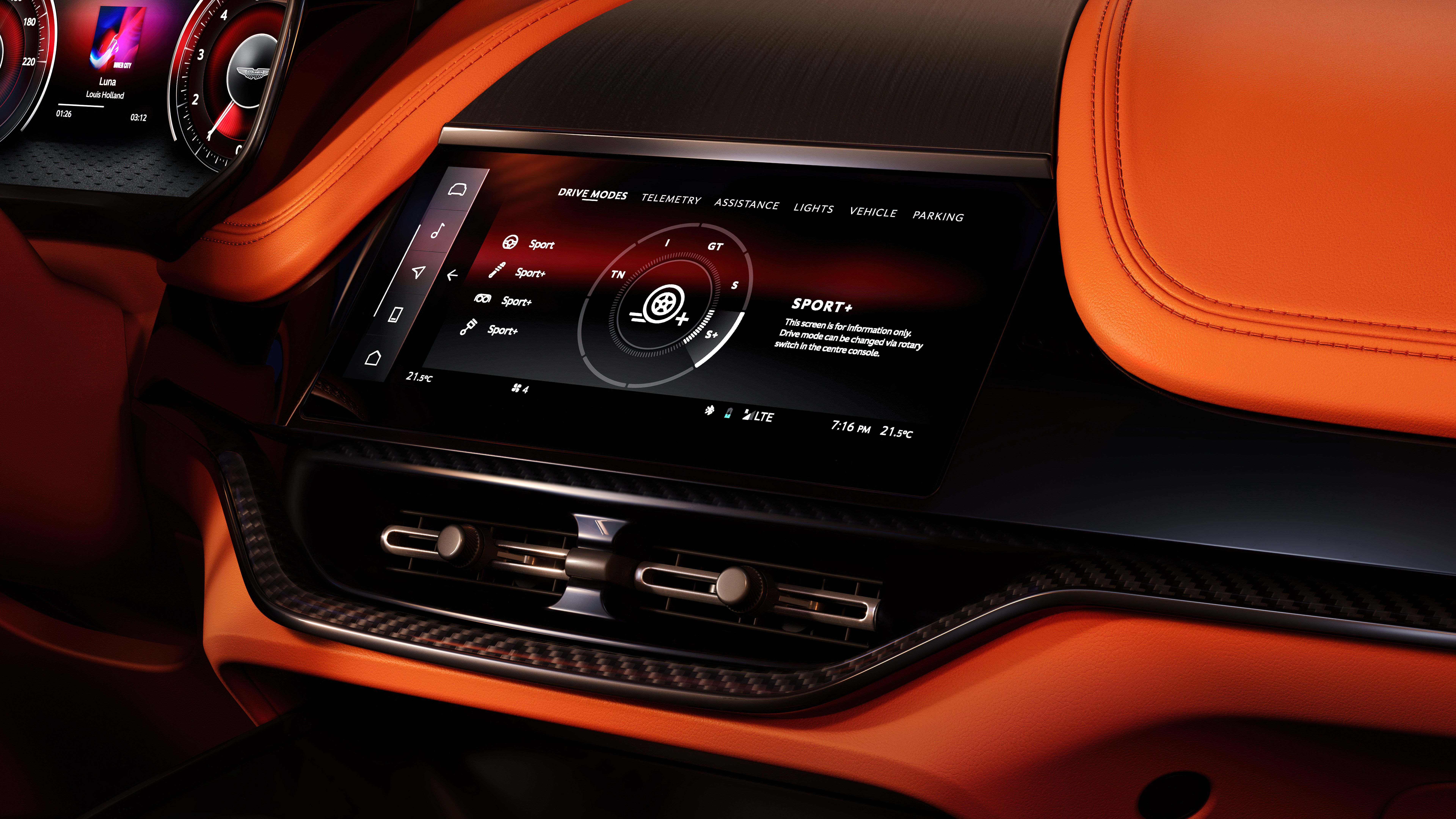 Aston Martin DBX707