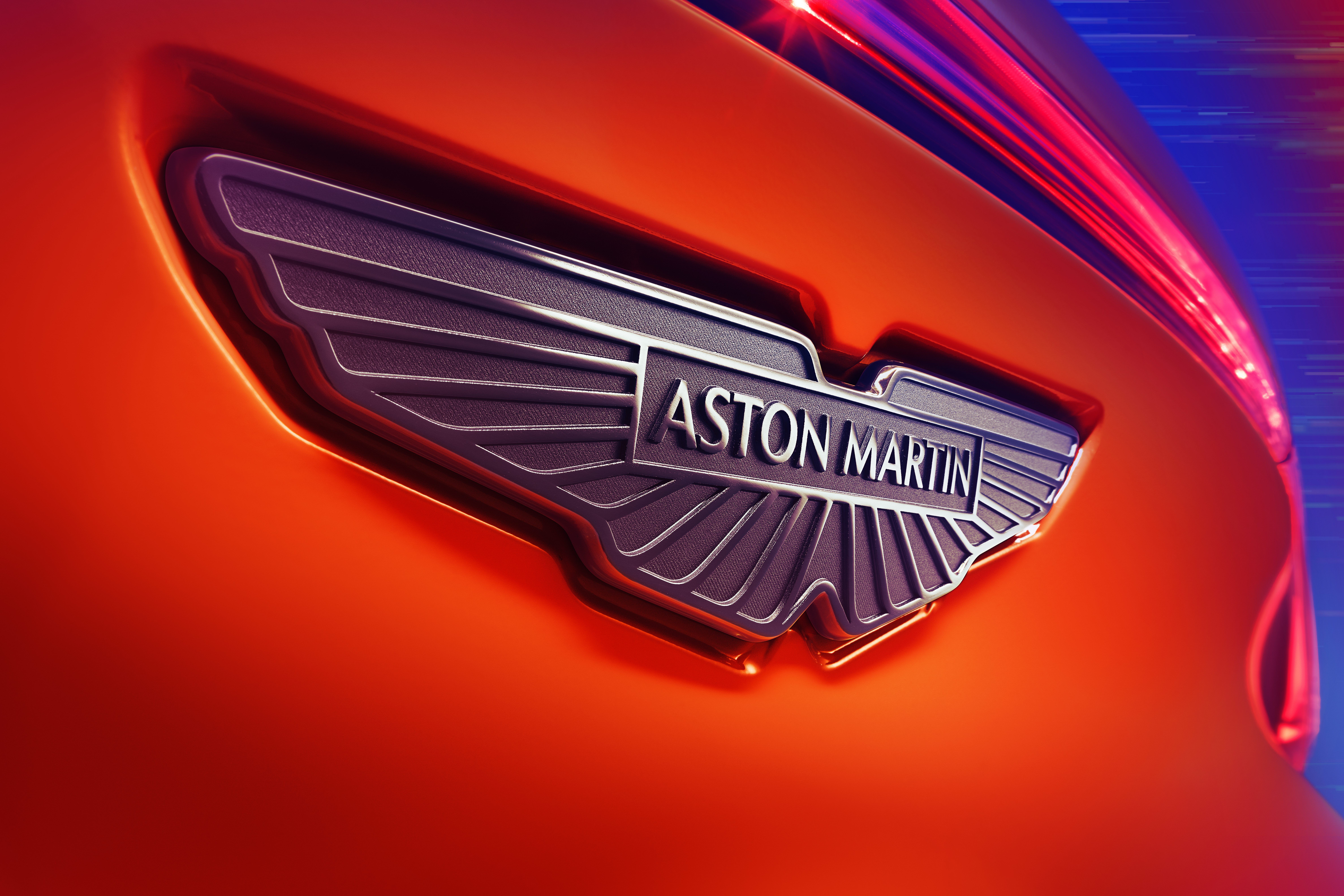 Aston Martin DBX707