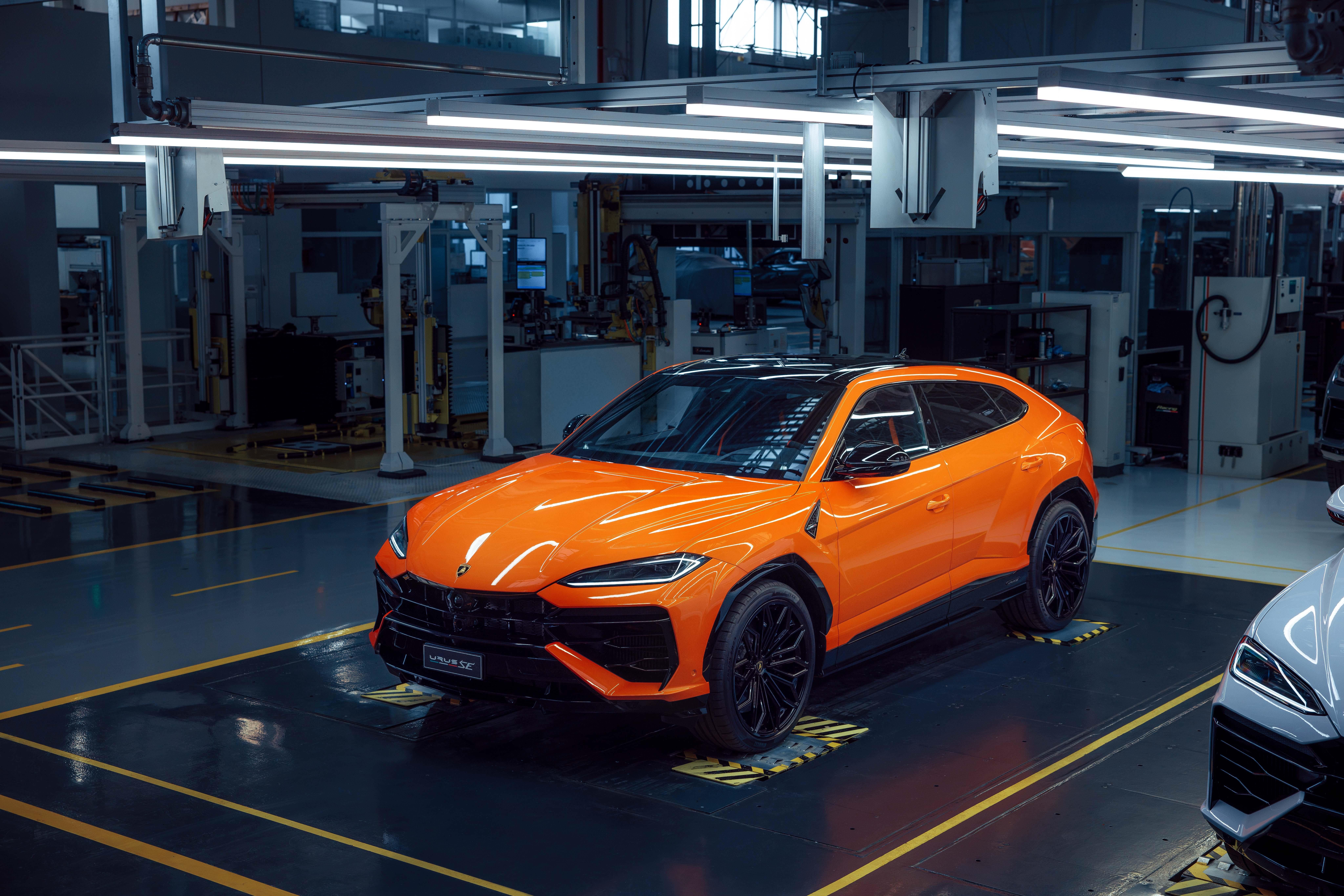 Lamborghini Urus SE 2024