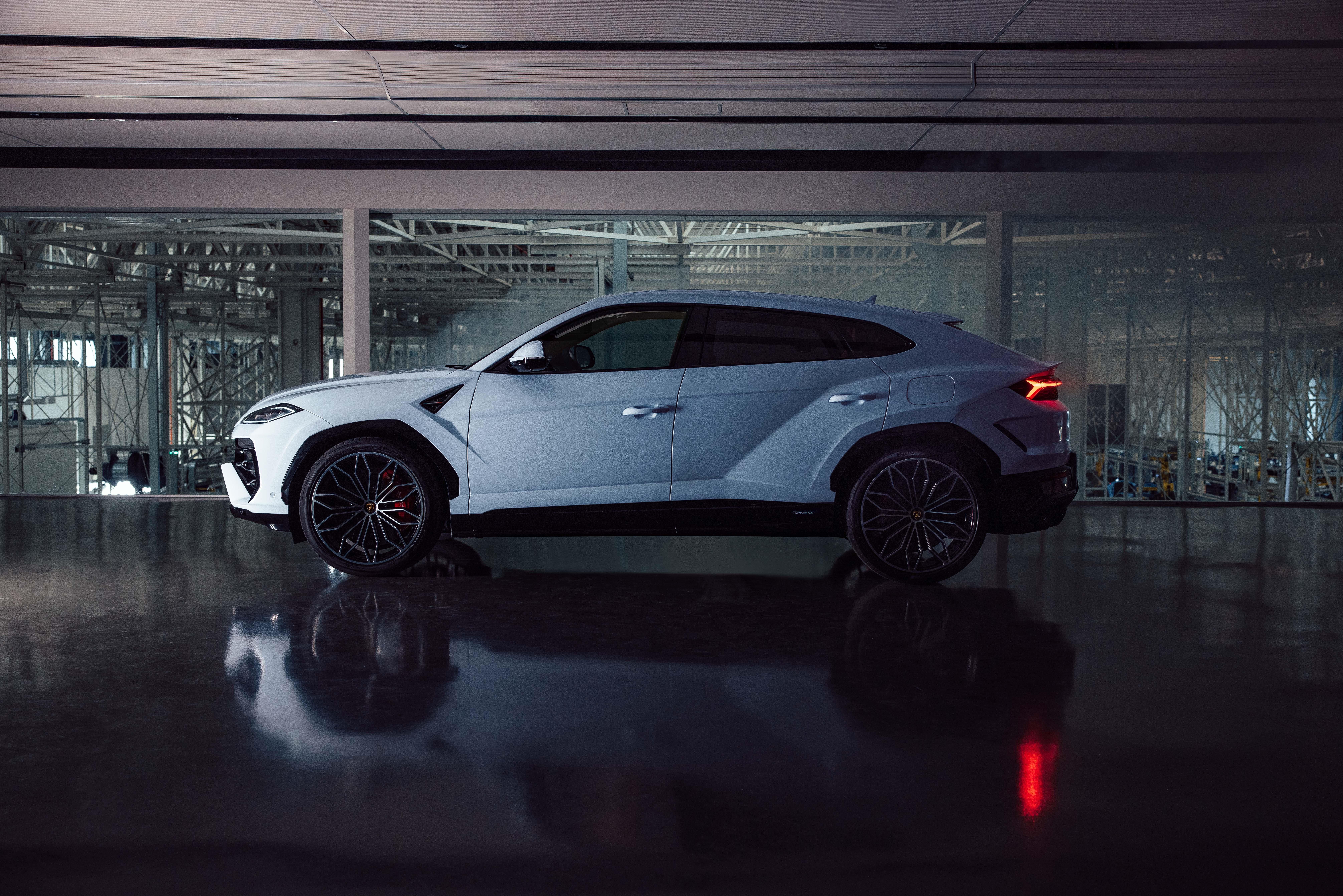 Lamborghini Urus SE 2024