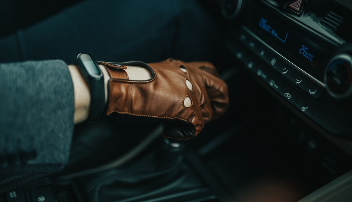 Guantes para conducir un coche