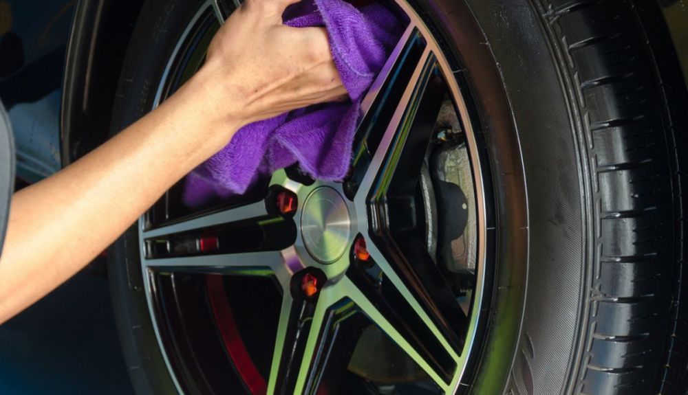 Cómo limpiar las llantas del coche Cómo limpiar las llantas del coche