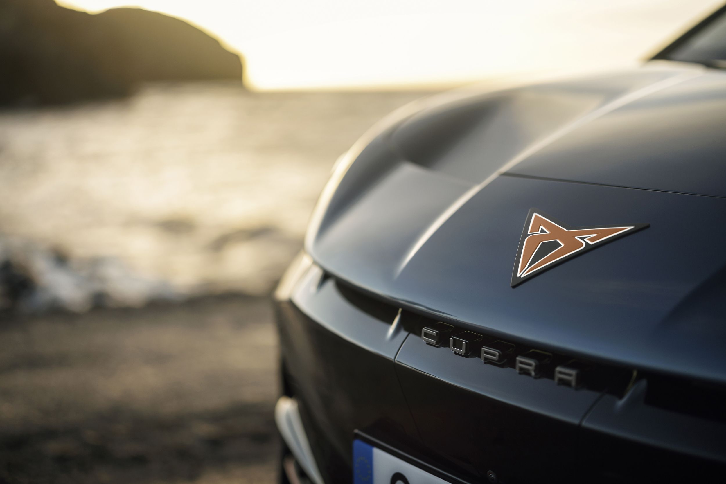 Comparativa Ford Capri contra Cupra Tavascan