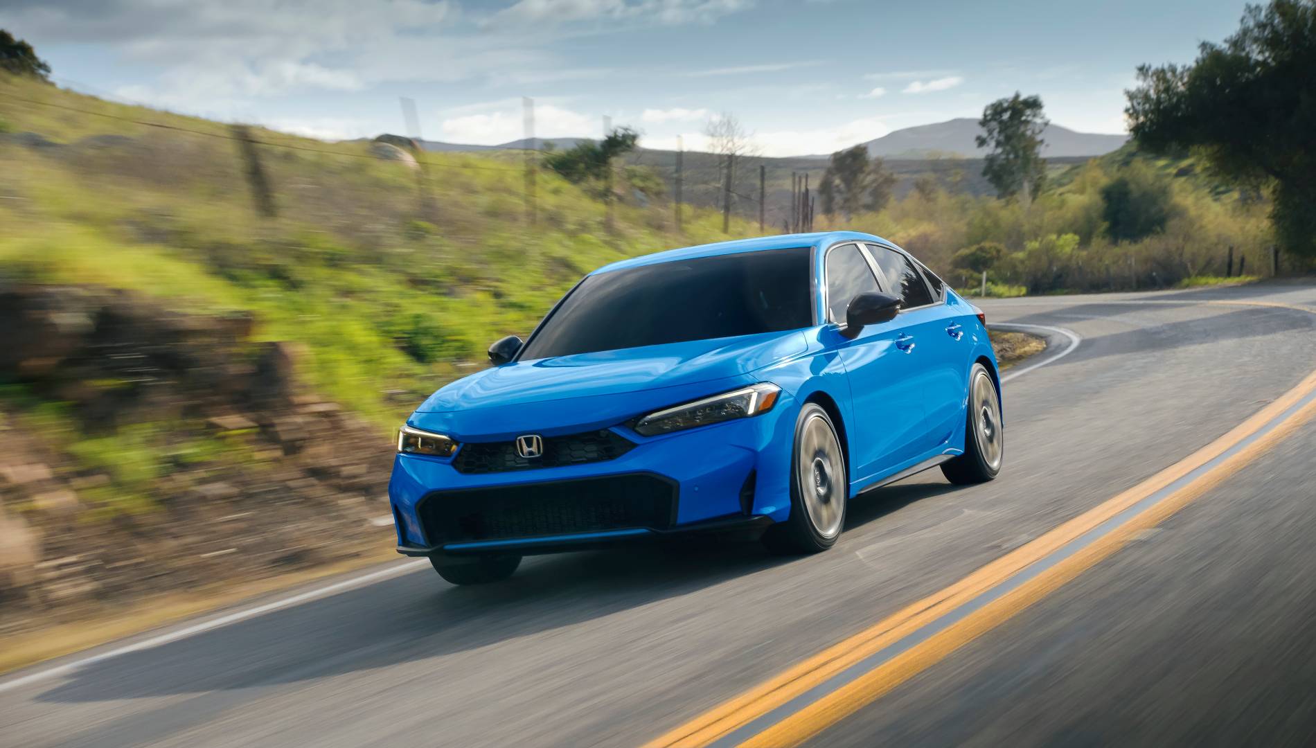 Ya tenemos las primeras fotografías del nuevo Honda Civic híbrido, que será más deportivo y potente