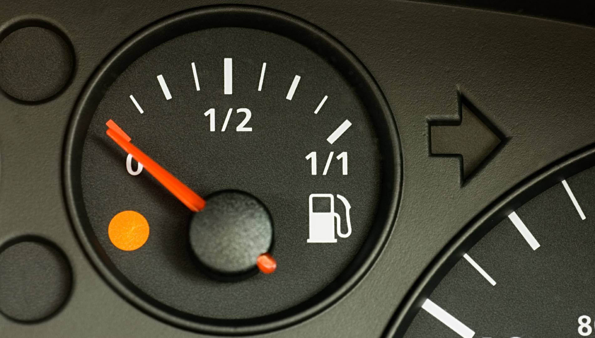 Recorrer muchos kilómetros en reserva no es positivo para tu coche