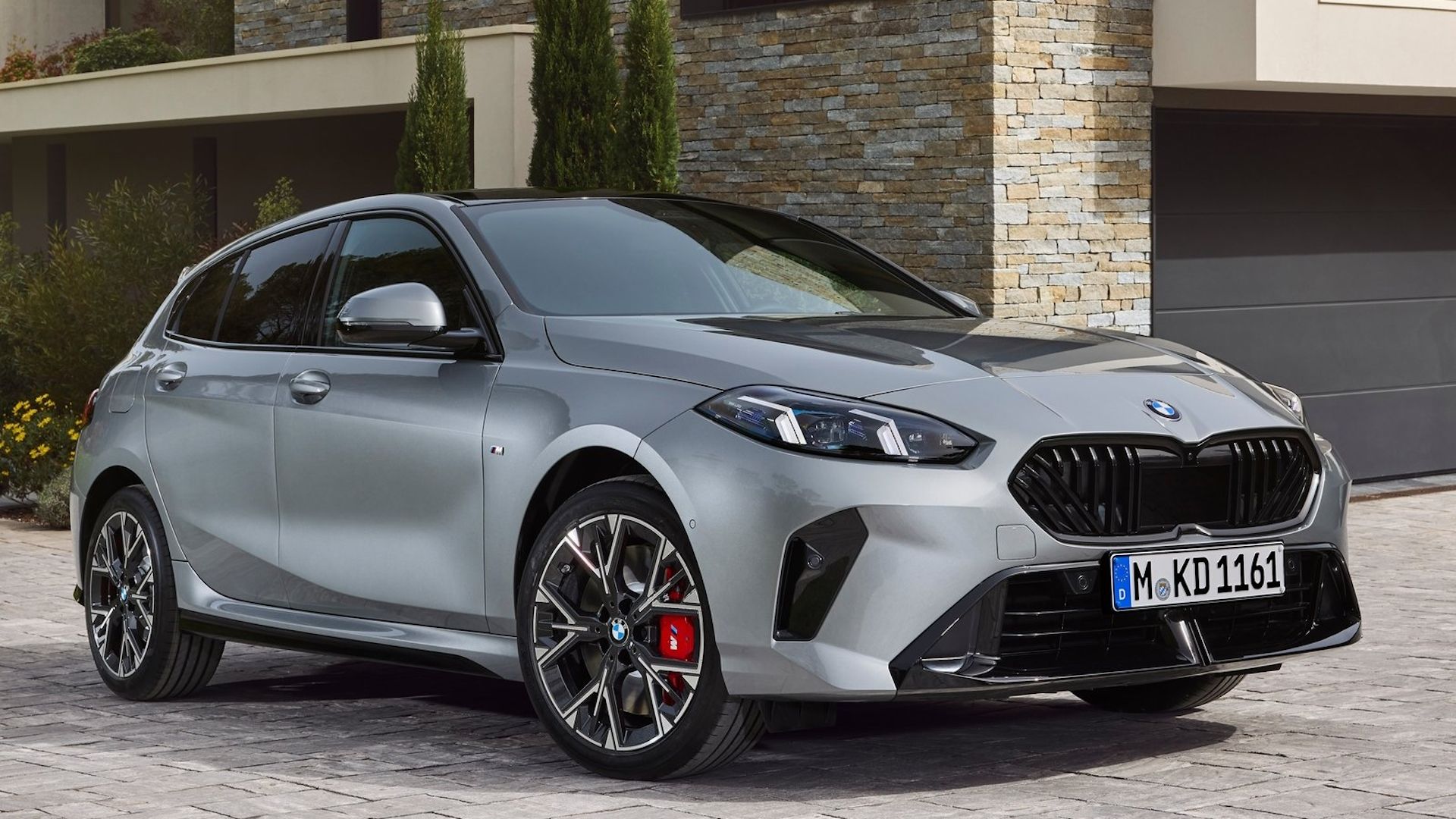 Más grande, mejor por dentro, con motores micro híbridos y chasis rediseñado, nuevo BMW Serie 1 2024