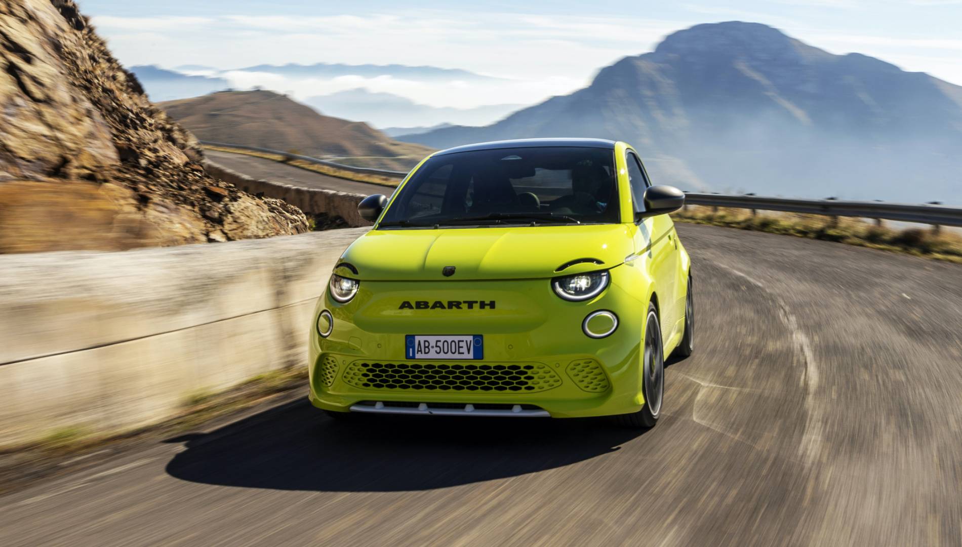El primer Abarth eléctrico está a la venta: no te pierdas su espectacular sonido y sus prestaciones