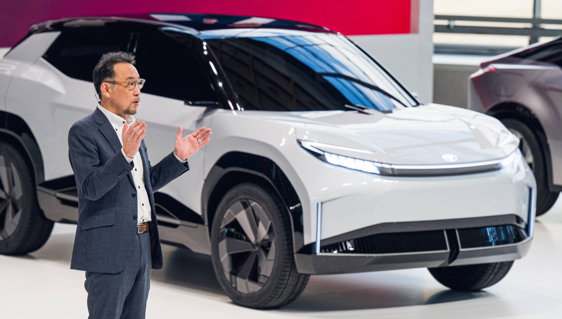 En Toyota lo tienen muy claro “todavía no es el momento de fabricar coches eléctricos en Europa”