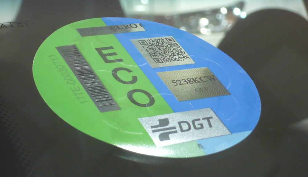 ¿Con el cambio de las etiquetas podría perder mi coche la Eco o la Cero emisiones? La DGT responde