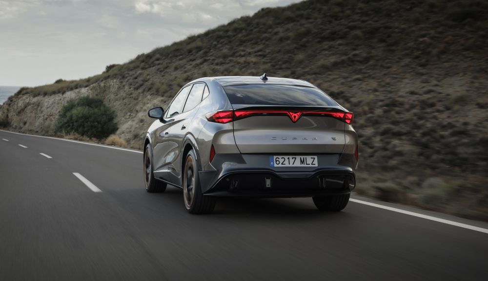 Comparativa Ford Capri contra Cupra Tavascan
