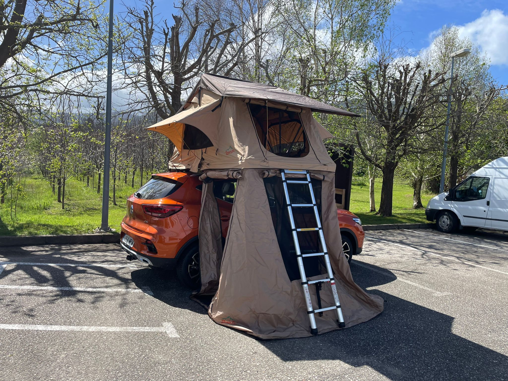 MG ZS camper by Cíclope