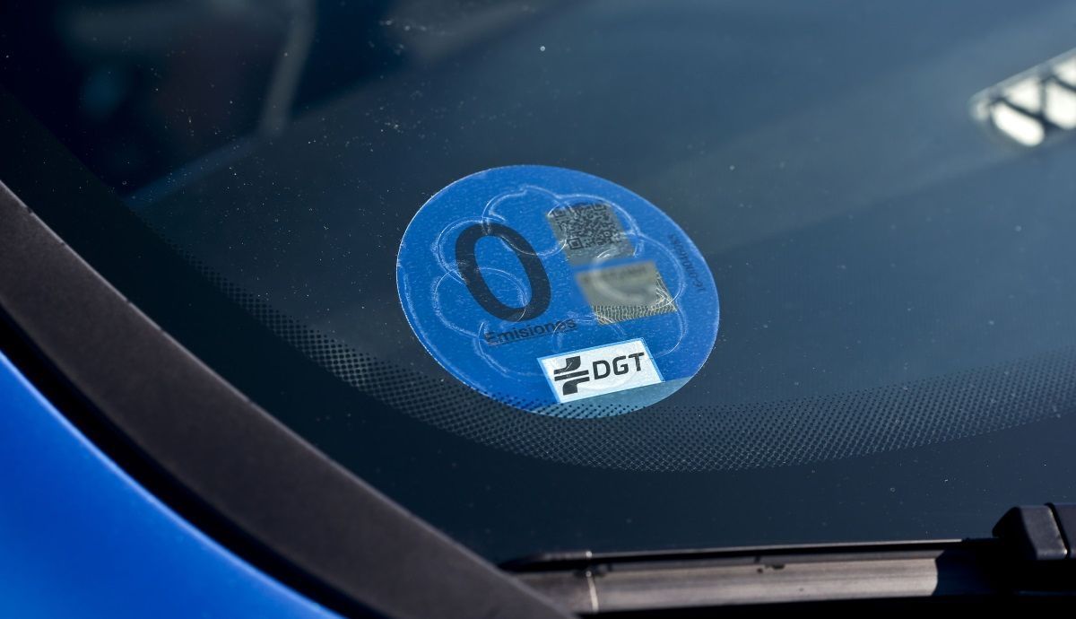 Cómo te afectará el nuevo cambio de etiquetas de la DGT a la hora de circular en coche