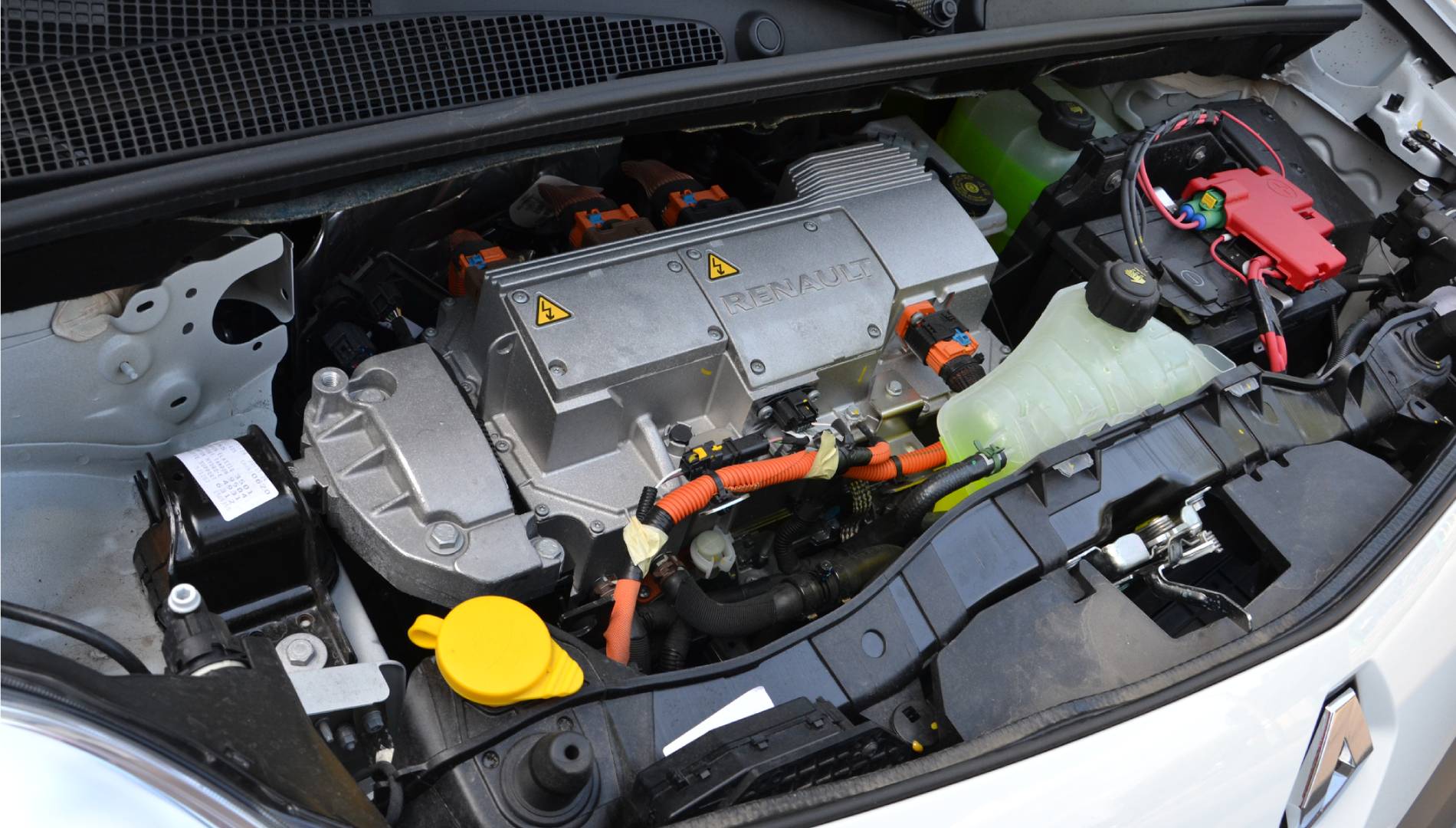 ¿Qué zonas del coche necesitan más mantenimiento en un eléctrico? El mejor mecánico español responde