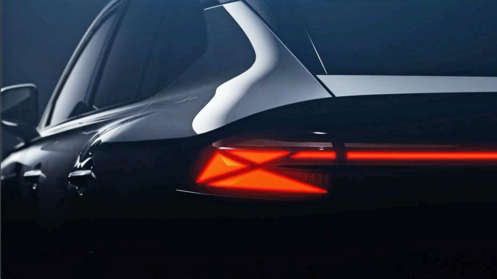 El nuevo MG HS 2024 de segunda generación se desvela en Goodwood