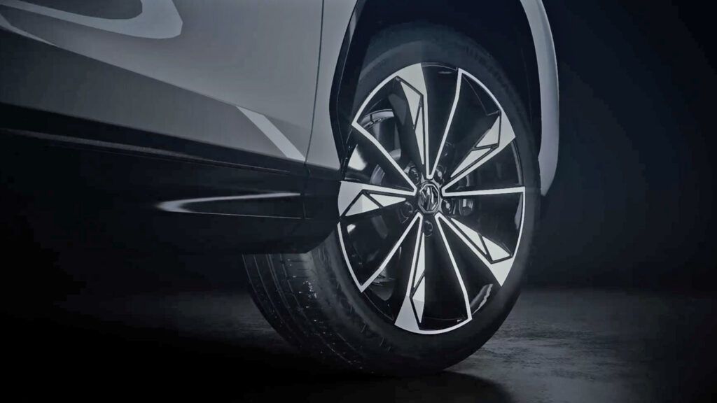 El nuevo MG HS 2024 de segunda generación se desvela en Goodwood