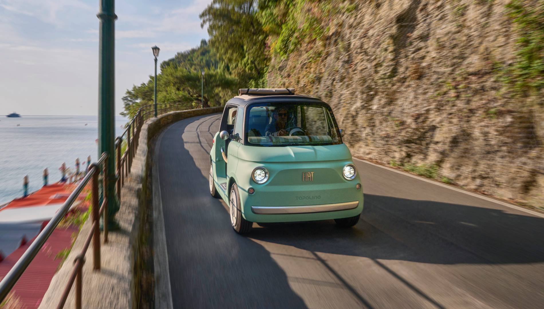 Por solo 54 euros al mes sale a la venta exclusivamente por internet este coche urbano y eléctrico