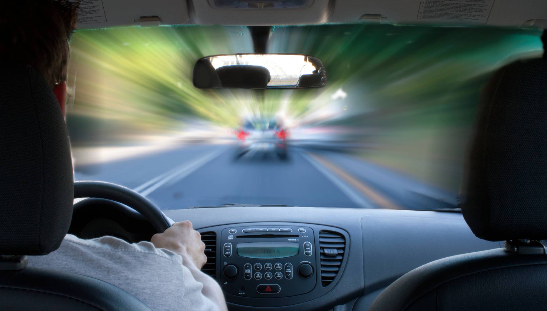 Un profesor de autoescuela desvela el truco infalible para que no se te peguen coches en carretera