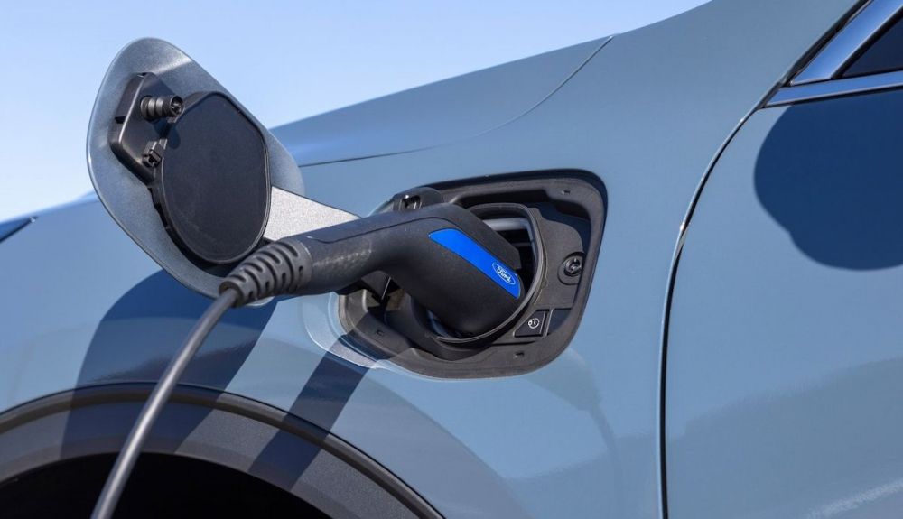 El SUV híbrido enchufable más vendido y popular tiene ahora 7.000 € de descuento y es un chollo