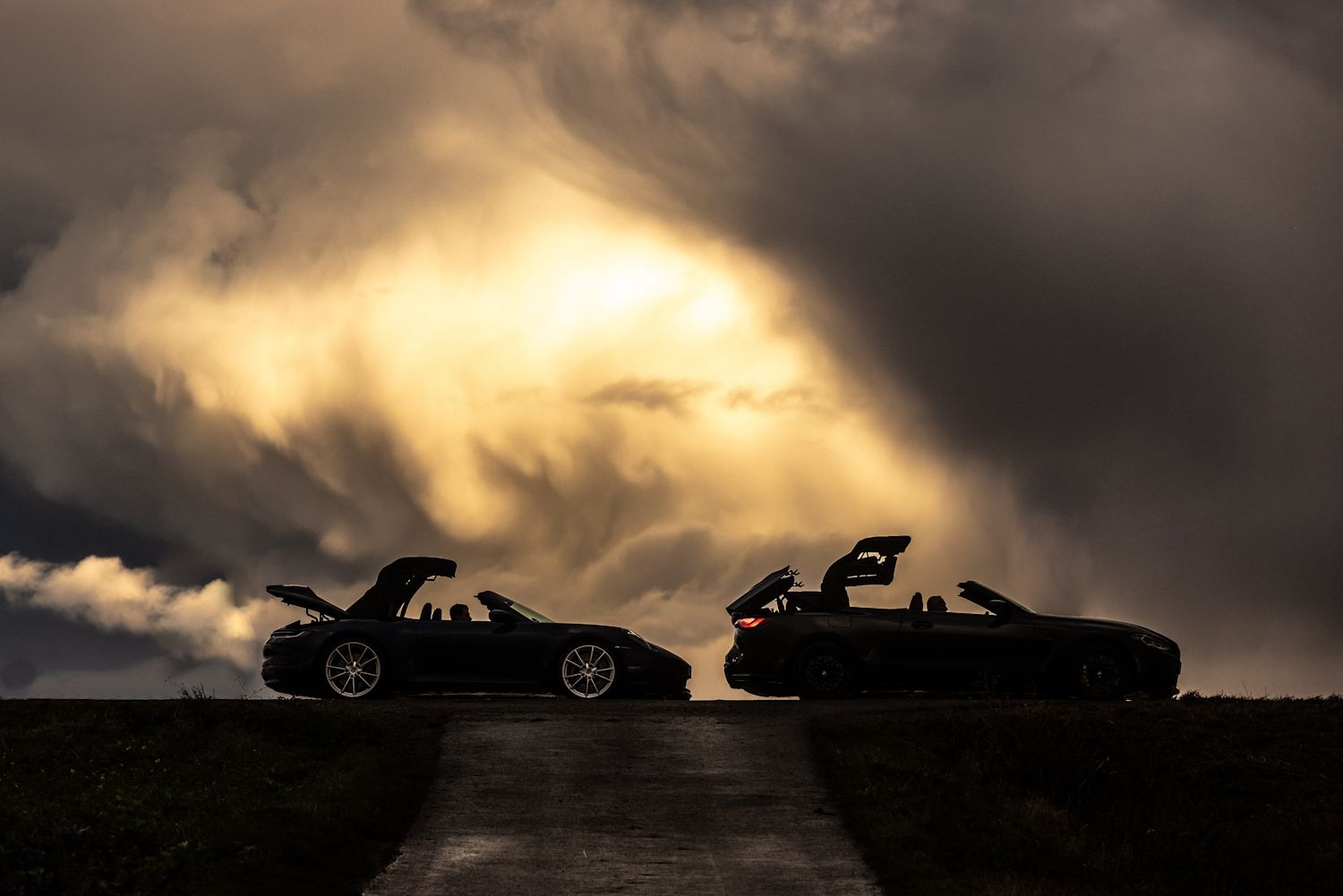 BMW M4 Competition Xdrive Cabrio vs Porsche 911 Carrera 4 GTS Cabrio
