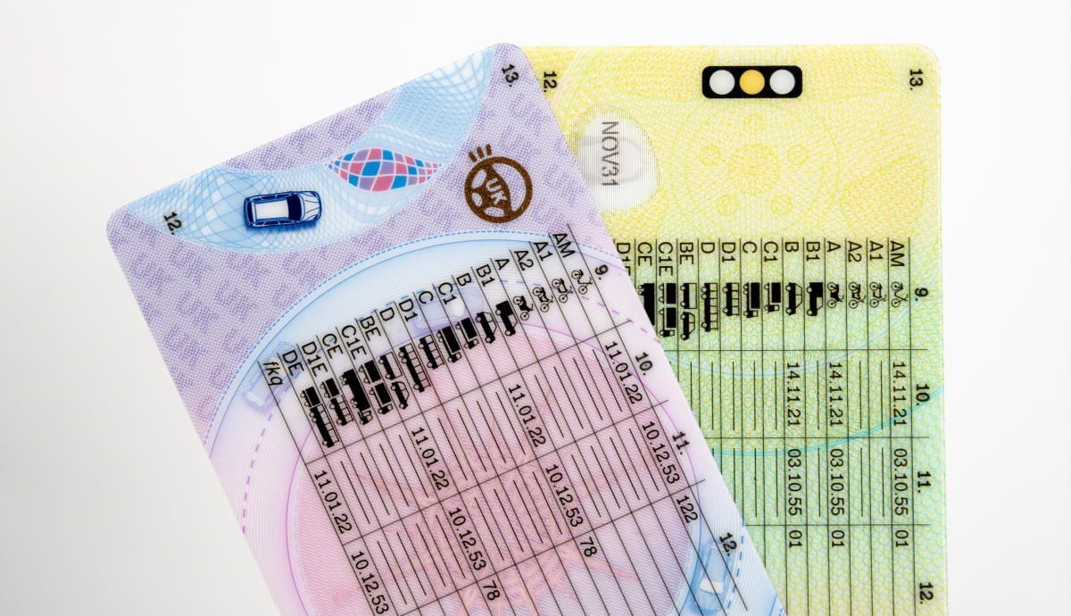 La DGT aprobará un nuevo carnet, el B1, para poder conducir coches eléctricos desde los 16 años