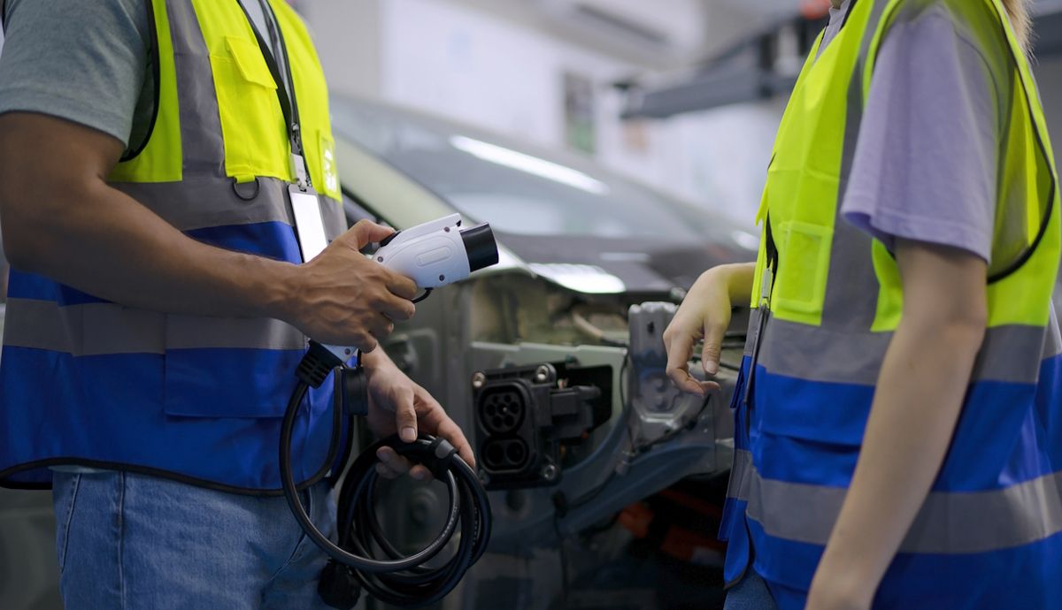 Así es la nueva FP especializada en coches híbridos y eléctricos, más oferta formativa de motor