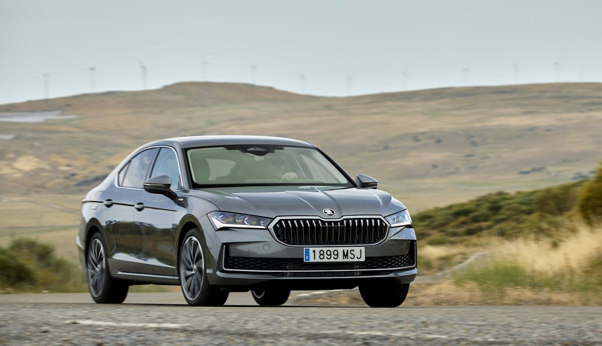 El Skoda Superb sigue siendo el coche referente en espacio y eficiencia, probamos la nueva berlina