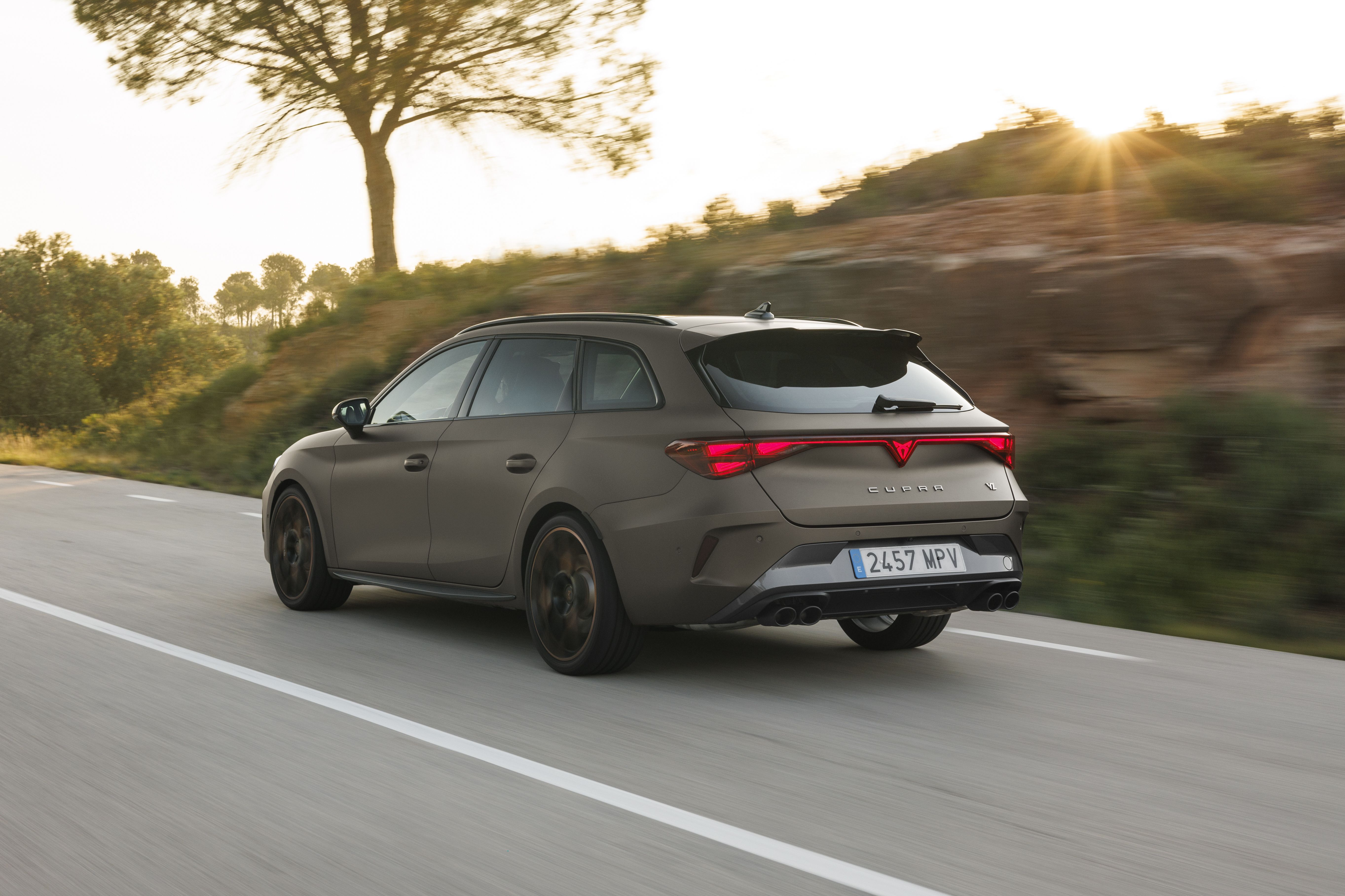 CUPRA LEON SPORSTOURER VZ 2.0 TSI/333 4DRIVE DSG/7