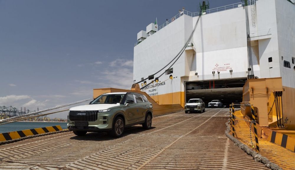 Las primeras 120 unidades del Jaecoo 7 ya han llegado desde China al puerto de Valencia. Las primeras 120 unidades del Jaecoo 7 ya han llegado desde China al puerto de Valencia.