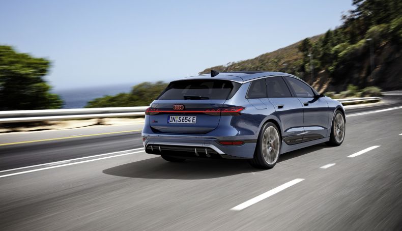 El AUdi S6 e-tron anuncia 370 kW, 100 más que el A6, y mejora exponencialmente su capacidad dinámica. Baja de los 4 segundos en el 0-100 km/h