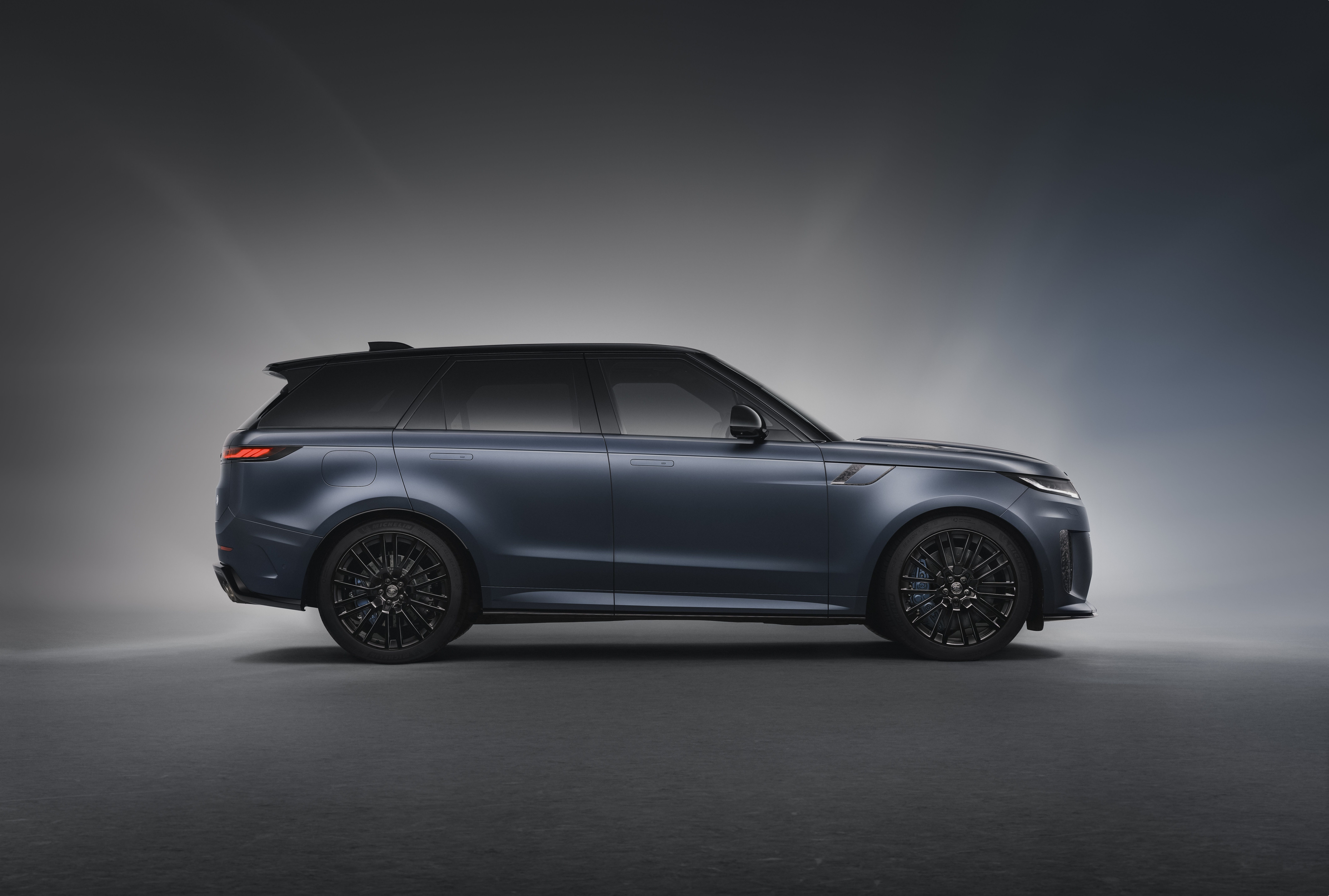 Range Rover Sport SV Edition Two Nebula Blue