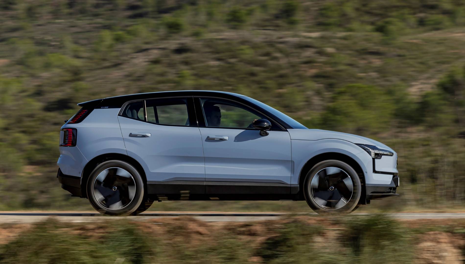 Parecía impensable, pero este coche eléctrico con cierto aire SUV ha batido a los Tesla en ventas