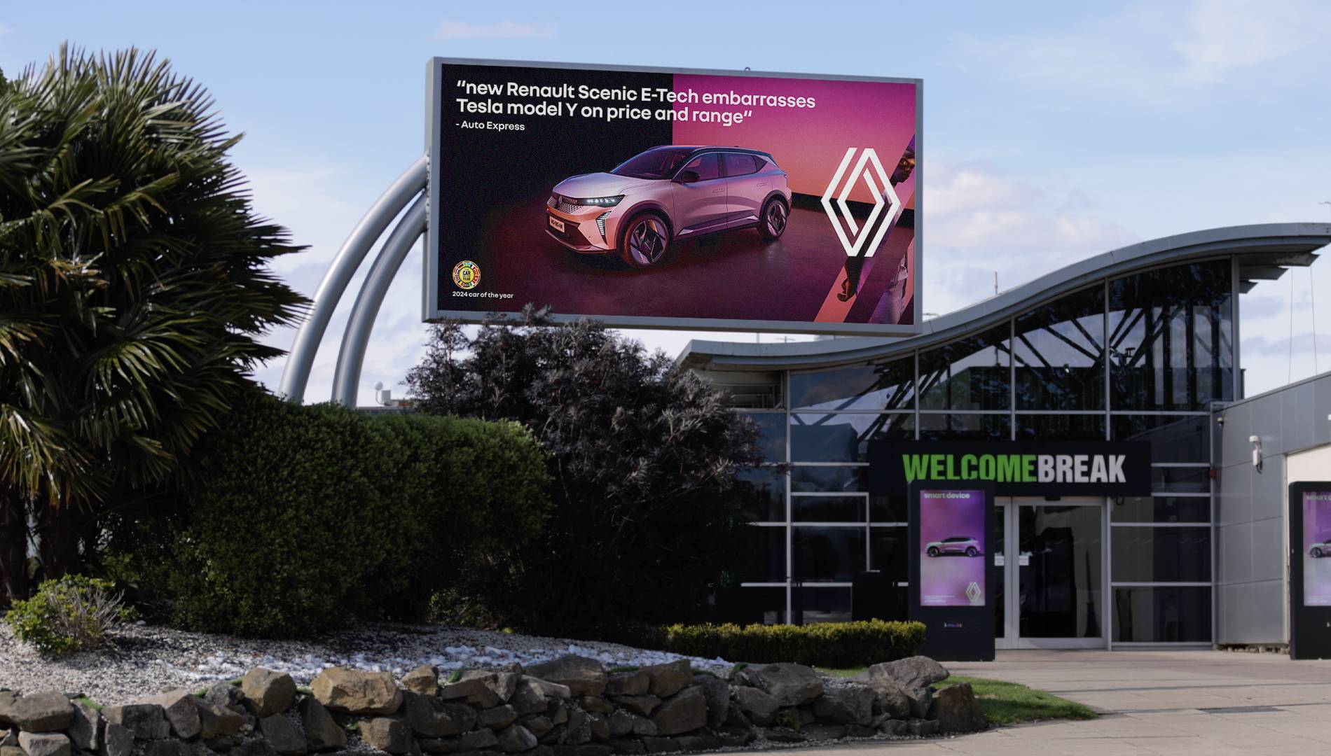 Una campaña publicitaria del Renault Scenic se hace viral por burlarse de los conductores de Tesla
