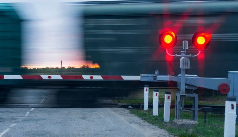 paso-a-nivel-con-barreras_1_1000x575.jpe