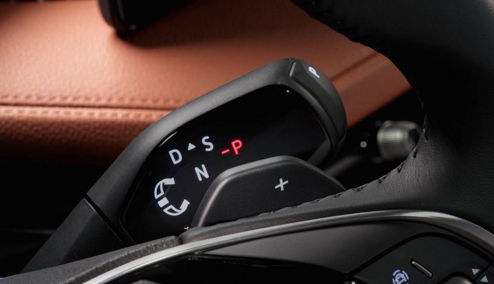 La nueva tendencia en el mundo del automóvil el selector del cambio automático cambia de ubicación La nueva tendencia en el mundo del automóvil el selector del cambio automático cambia de ubicación